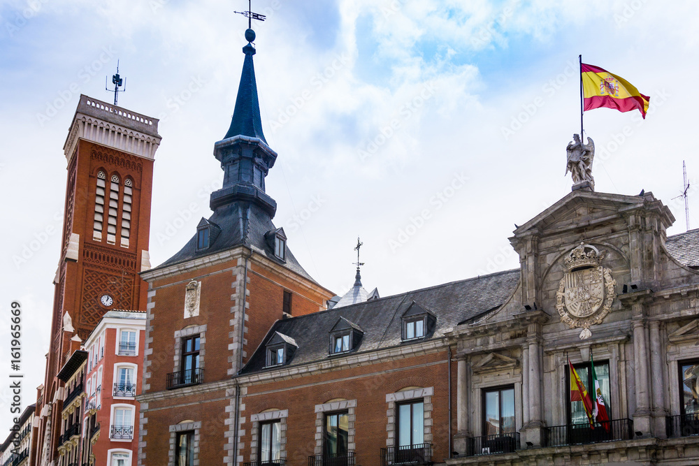 street view of downtown madrid, The city has a population of almost 3.2 million