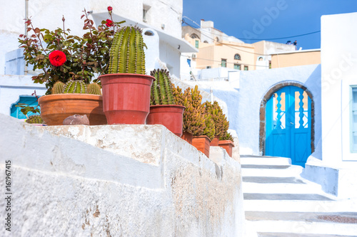 Fototapeta Naklejka Na Ścianę i Meble -  Narrow neighborhood at the old traditional village of Pyrgos, Santorini, Greece.