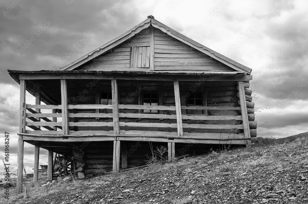 Obraz premium Old wooden house / The picture was taken in the Russia, the Orenburg region, the village of Saraktash