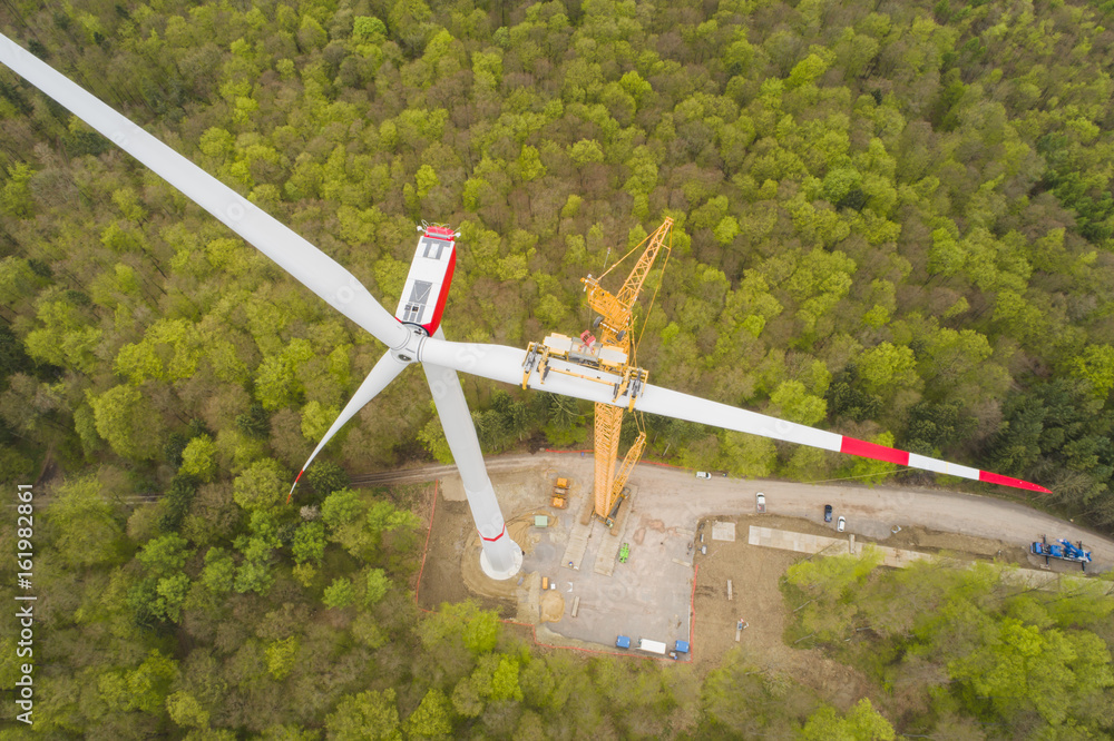 Aufbau eines Windrades, Windkraftanlage Stock Photo Adobe Stock