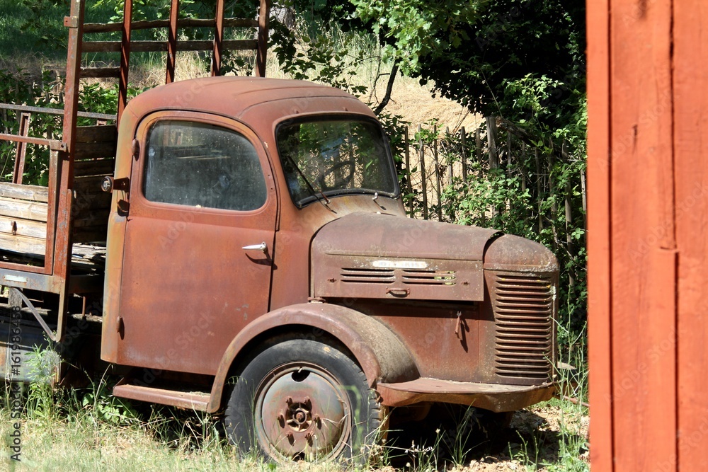 vieux camion abandonné