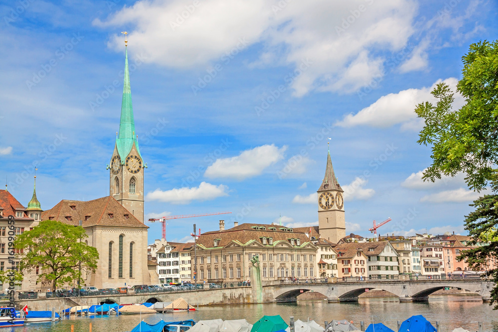 Obraz premium Fraumuenster and Sankt Peter church, Zurich