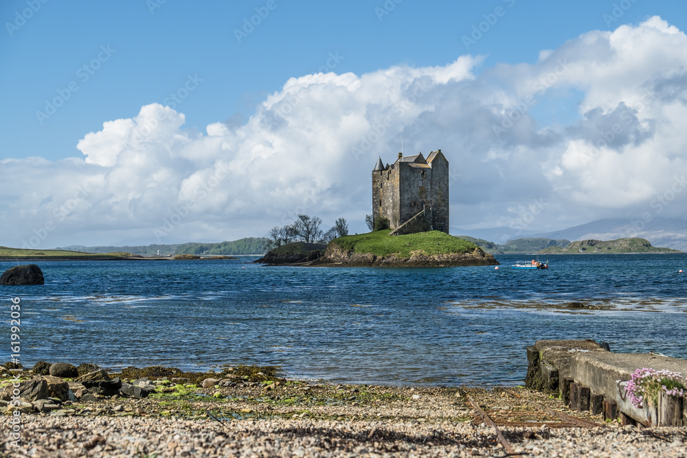 Die Ruine der historischen Burg Stalker in Schottland