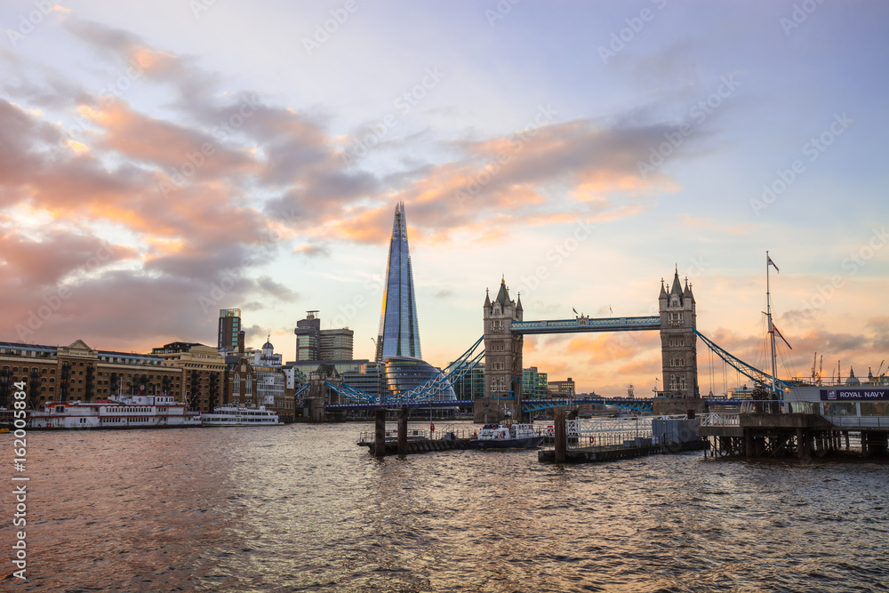 Naklejka premium Tower Bridge and The Shard in London just after Sunset