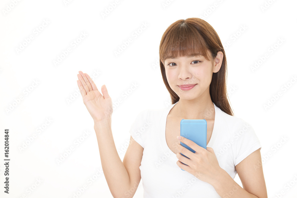 スマートフォンを持つ女性 スマートフォンを持つ女性