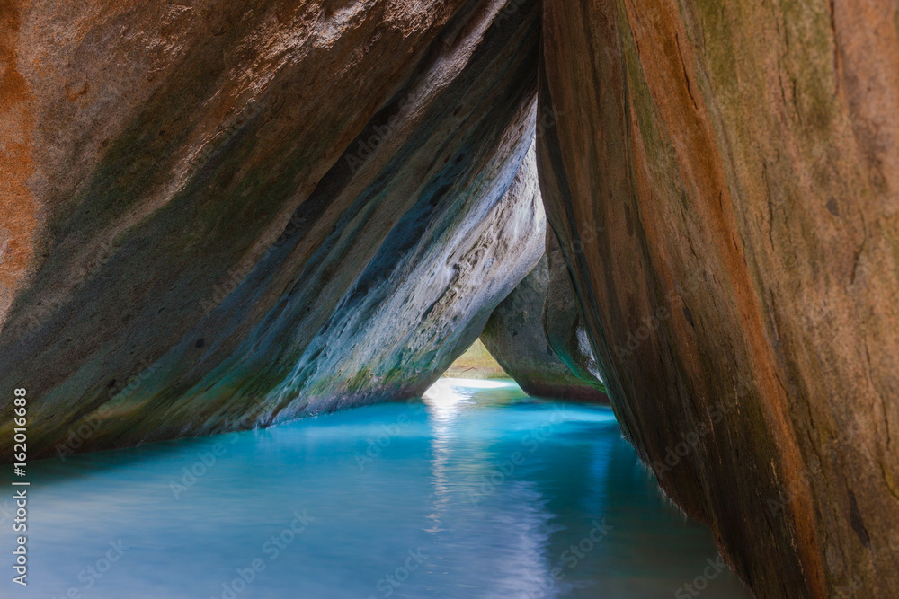Ταπετσαρία Famous beach and rock formation called The Bath on Virgin Gorda, British Virgin