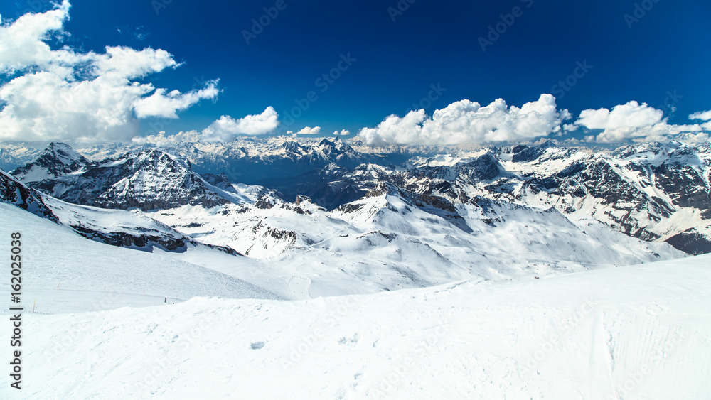 Naklejka premium sunny day on the ski slopes of Cervinia