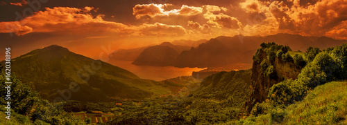 Foto Tramonto sul Lago di Garda