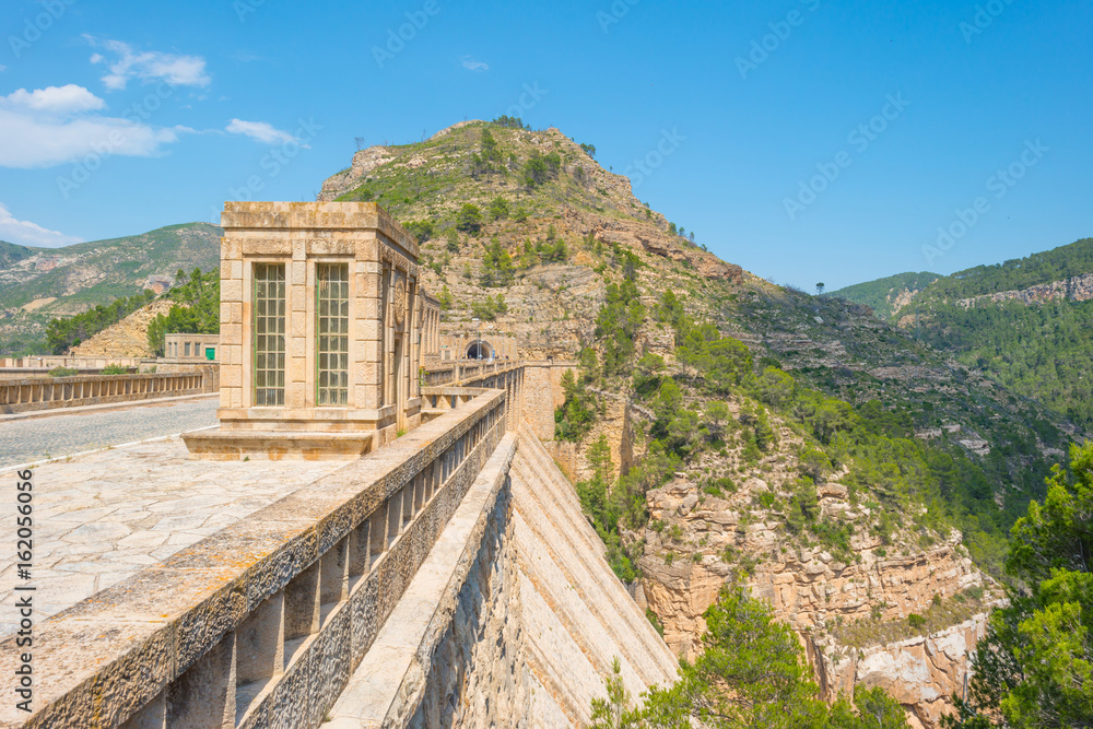Fototapeta premium Dam in a vally in sunlight