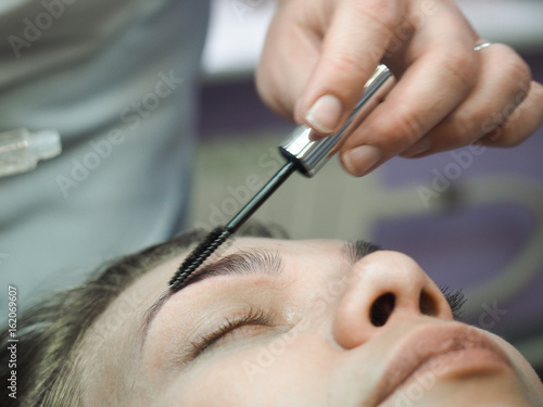 The procedure for colouring of eyebrows in the beauty salon