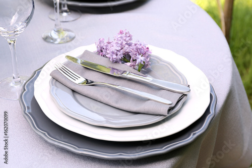 Beautiful table setting with lilac flowers decoration