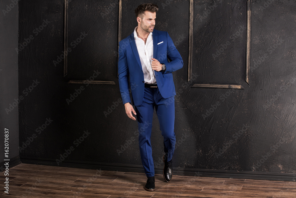 Obraz premium Elegant handsome man posing.