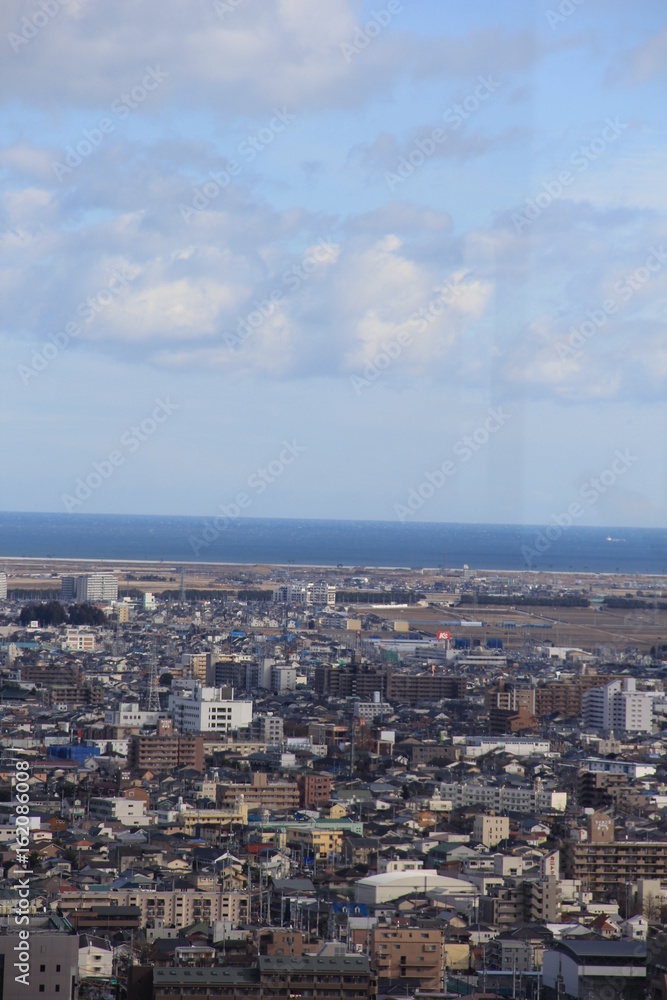 SS30展望台から仙台市越しに見る海・水平線(宮城県)