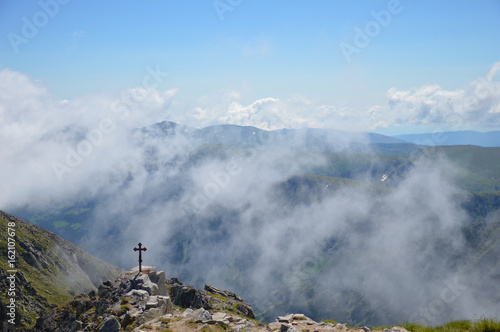 Obraz na płótnie Musala Peak in clouds w salonie