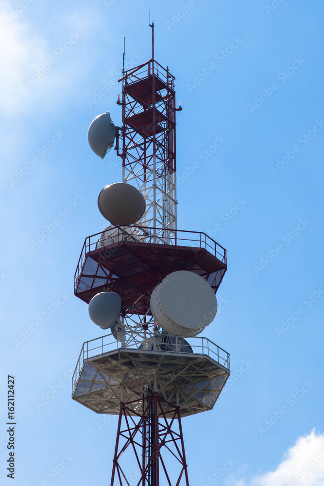 Richtantennen auf Sendemast Richtantennen auf Sendemast