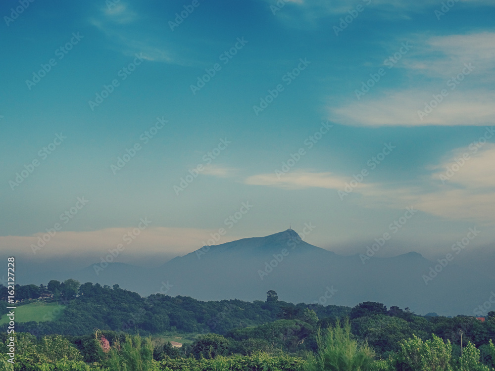 Obraz premium La Rhune Mountain in soft Fog