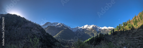 dhauladhar mountain range photo
