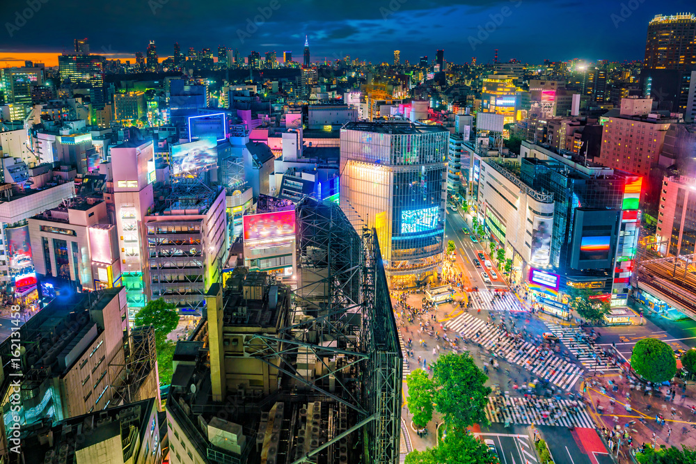 Naklejka premium Shibuya Crossing z widoku z góry w Tokio