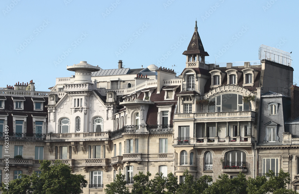 Paris- Immeuble cossu - Haussmannien