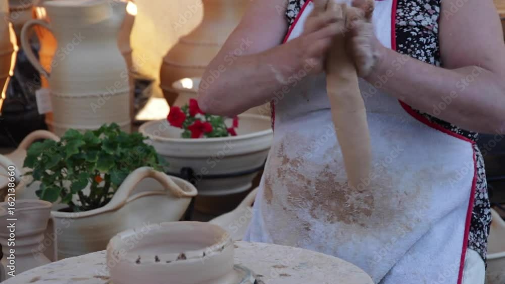 Construyendo un cacharro de barro con la tecnica de churro