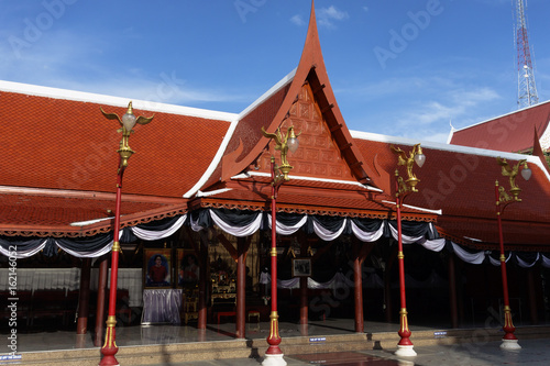 Wat Intharawihan Bangkok Thailand photo