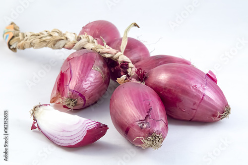 Tableau sur toile Pink italian onion braid on white background