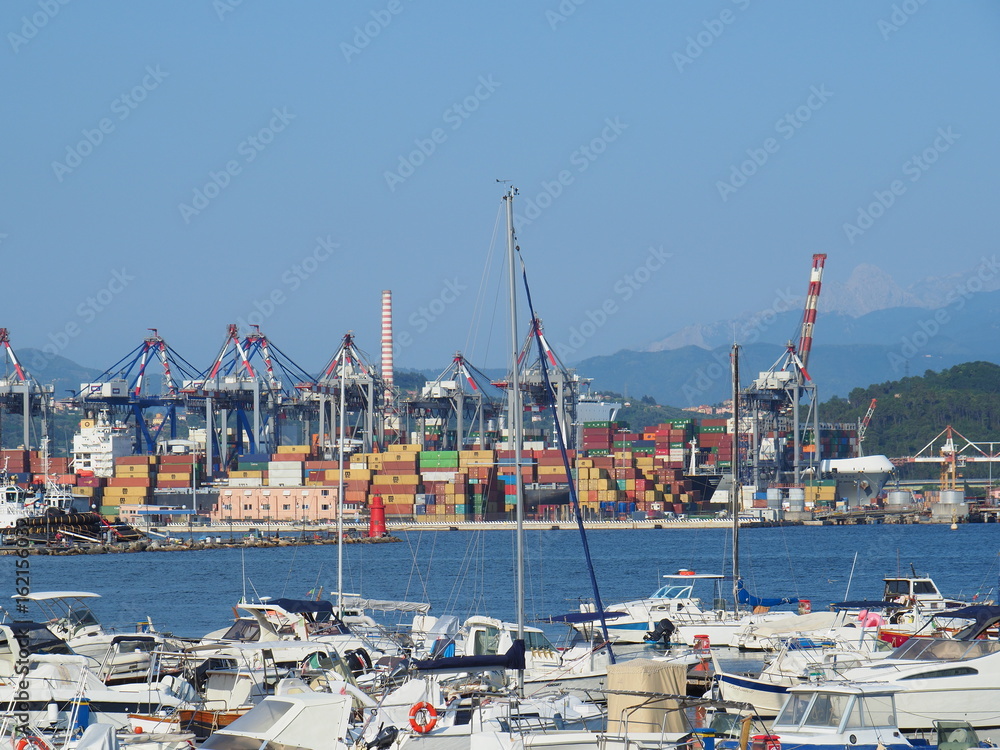 Port maritime et port de plaisance de La Spezia (Italie)