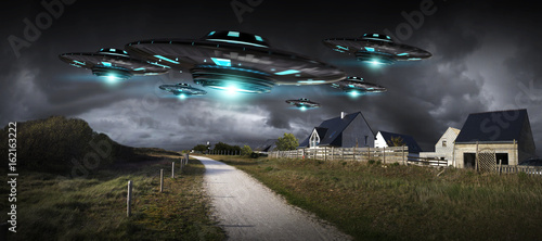 Tableau sur Toile UFO invasion on planet earth landascape 3D rendering