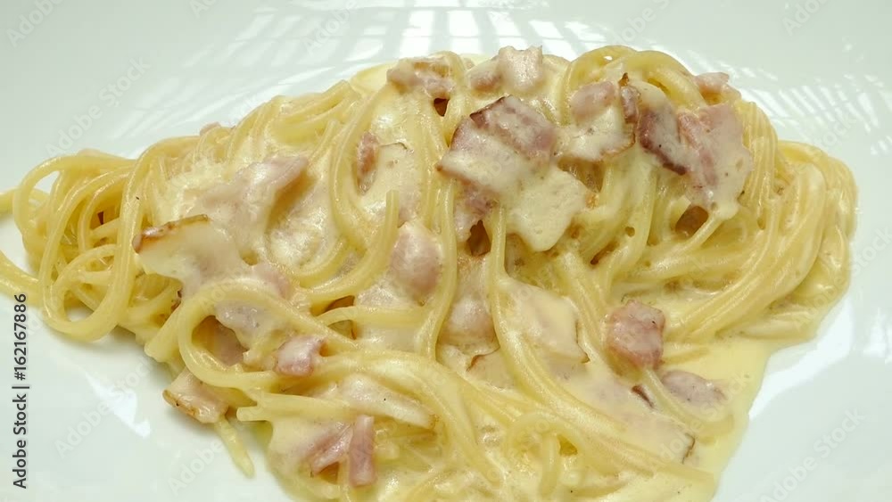 Spaghetti carbonara with crispy bacon
Spaghetti carbonara with crispy bacon