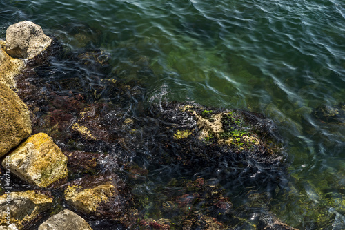 steinküste am mittelmeer