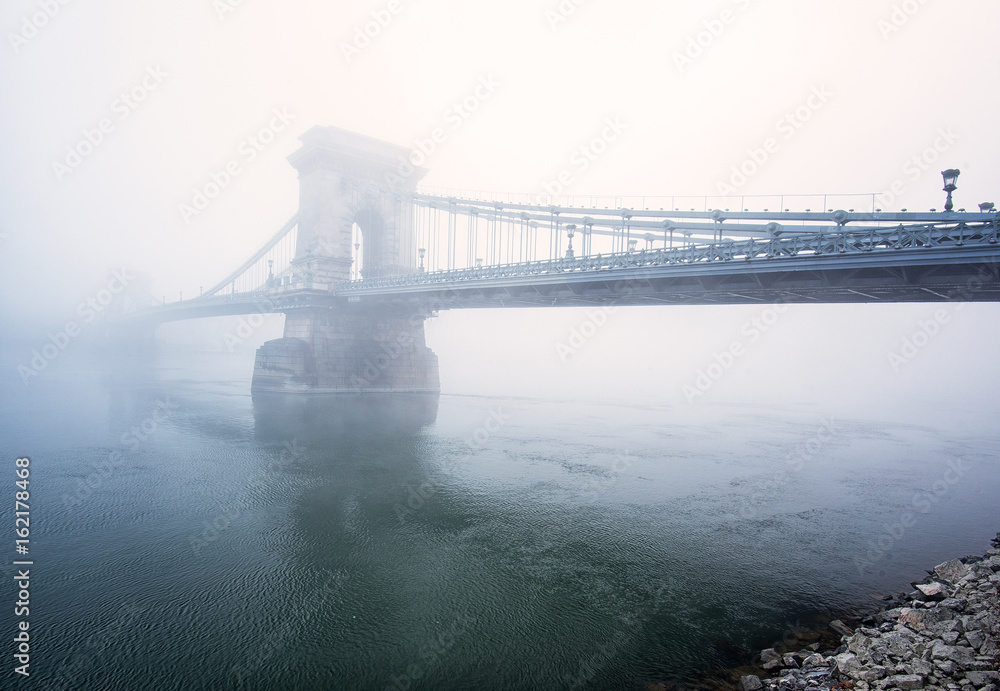 Fototapeta premium Chain Bridge in fog