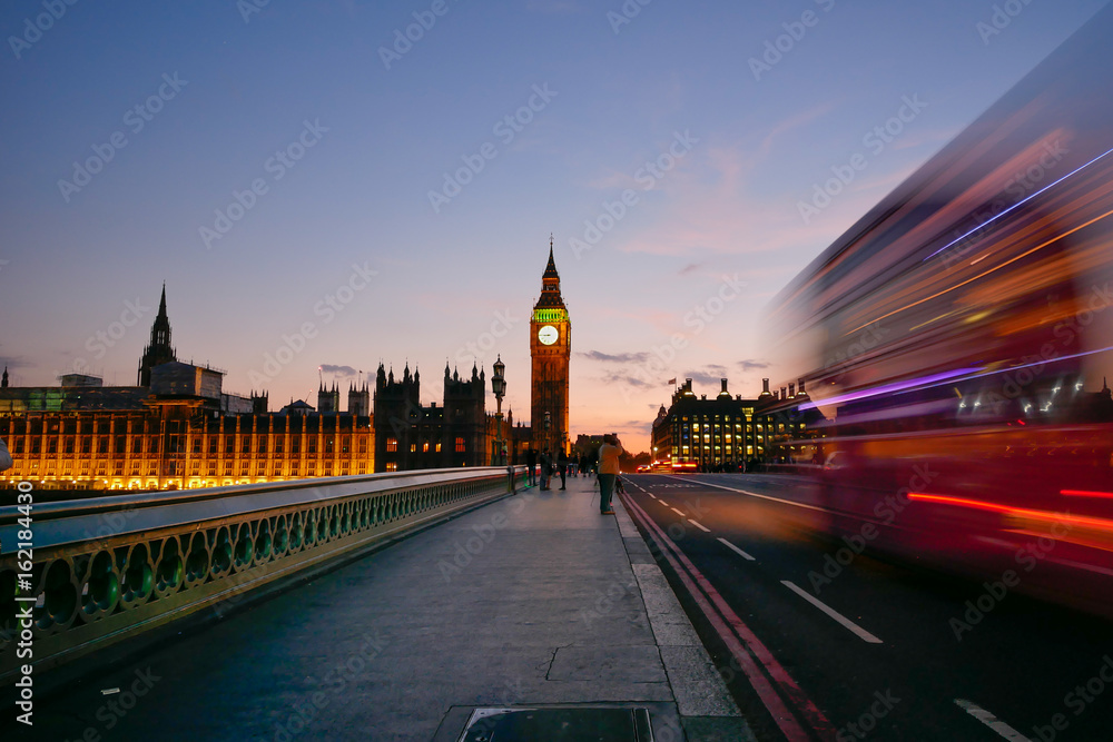 Obraz premium Big Ben i opactwo Westminster w Londynie, w Anglii