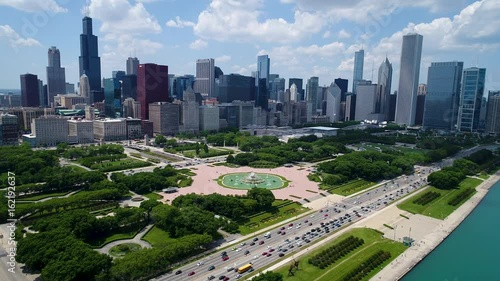 Chicago skyline with a beautiful overlook of Grant Park 