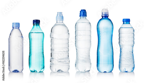 Kolekcja butelek z wodą