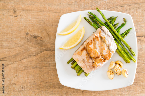 Tableau sur toile grilled snapper fish steak