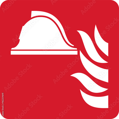 ISO 7010 F004 Collection of firefighting equipment