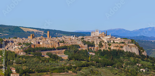 Canvas-taulu Orvieto medieval town in Italy