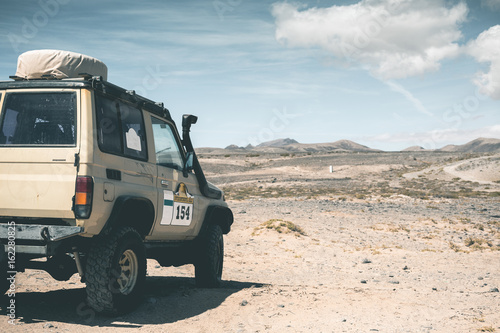 SUV in the Desert - Fuerteventura
