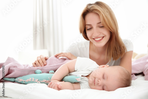 Young woman with cute sleep...