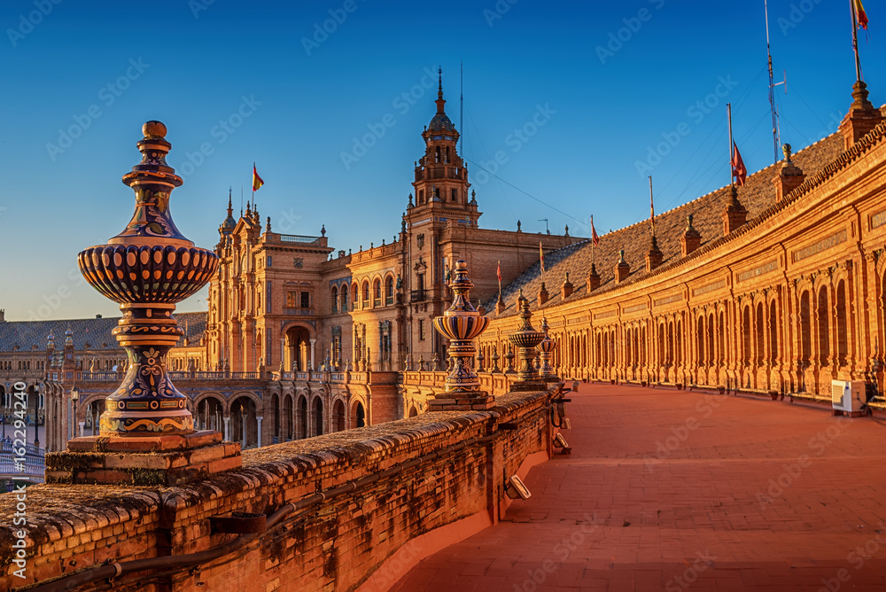 Fototapeta premium Sewilla, Hiszpania: Plaza de Espana, Hiszpania Plac w zachodzie słońca