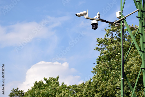 Profesjonalne kamery monitoringu CCTV na maszcie. Kamera obrotowa.