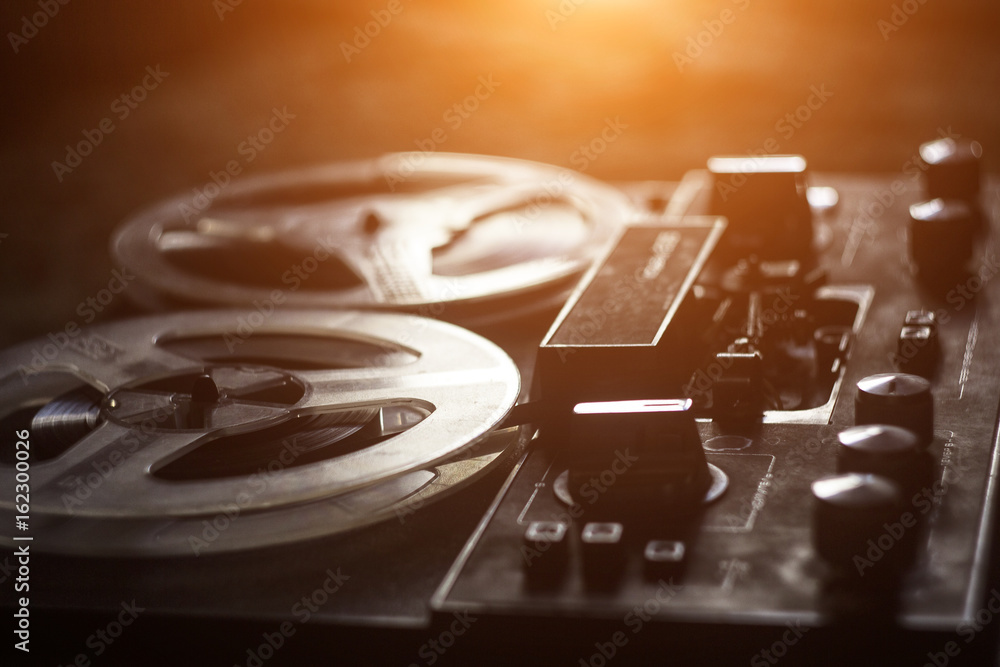 © rrudenkois - Old tape recorder © rrudenkois - Old tape recorder