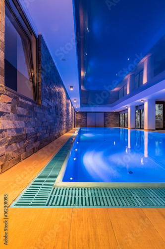 Modern, villa swimming pool © Dariusz Jarzabek