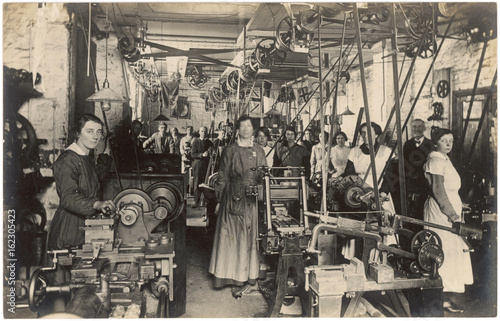 Women Working in Factory. Date: circa 1914 - 1918