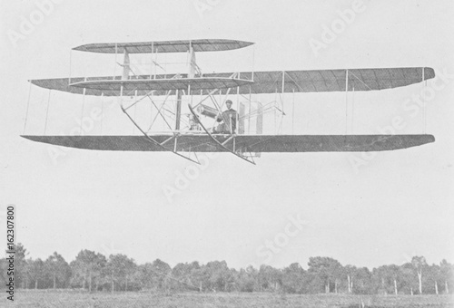 Naklejka Wilbur Wright Airborne. Date: circa 1908