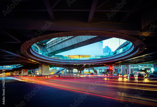 Canvas Print Blurred Tail Lights And Traffic Light on the city