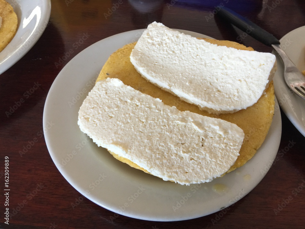 Arepas con queso Arepas con queso