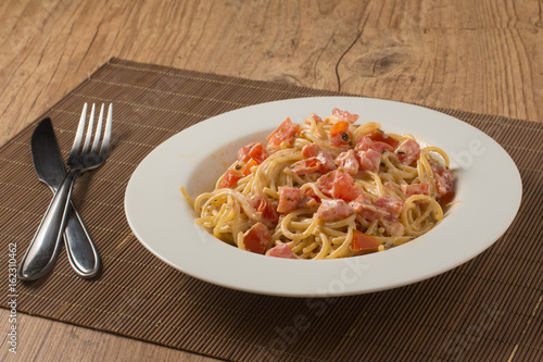 Spaghetti with diced tomatoes