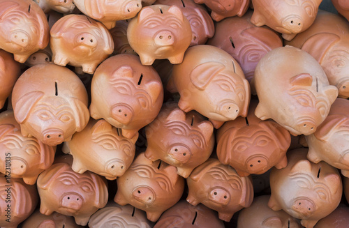 Piggy coin banks