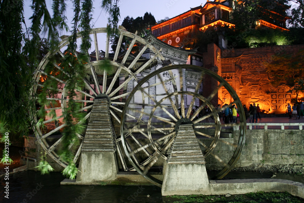 waterwheel in Lijiang Ancient City